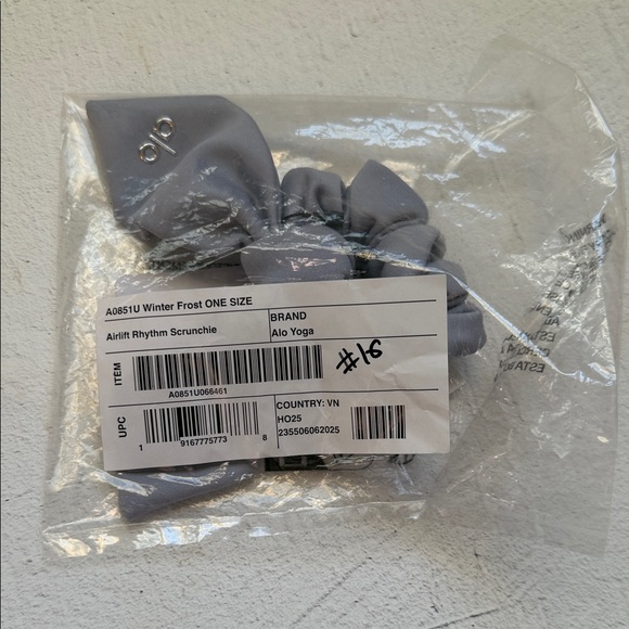 ALO Yoga Airlift Rhythm Scrunchie - Picture 4 of 5